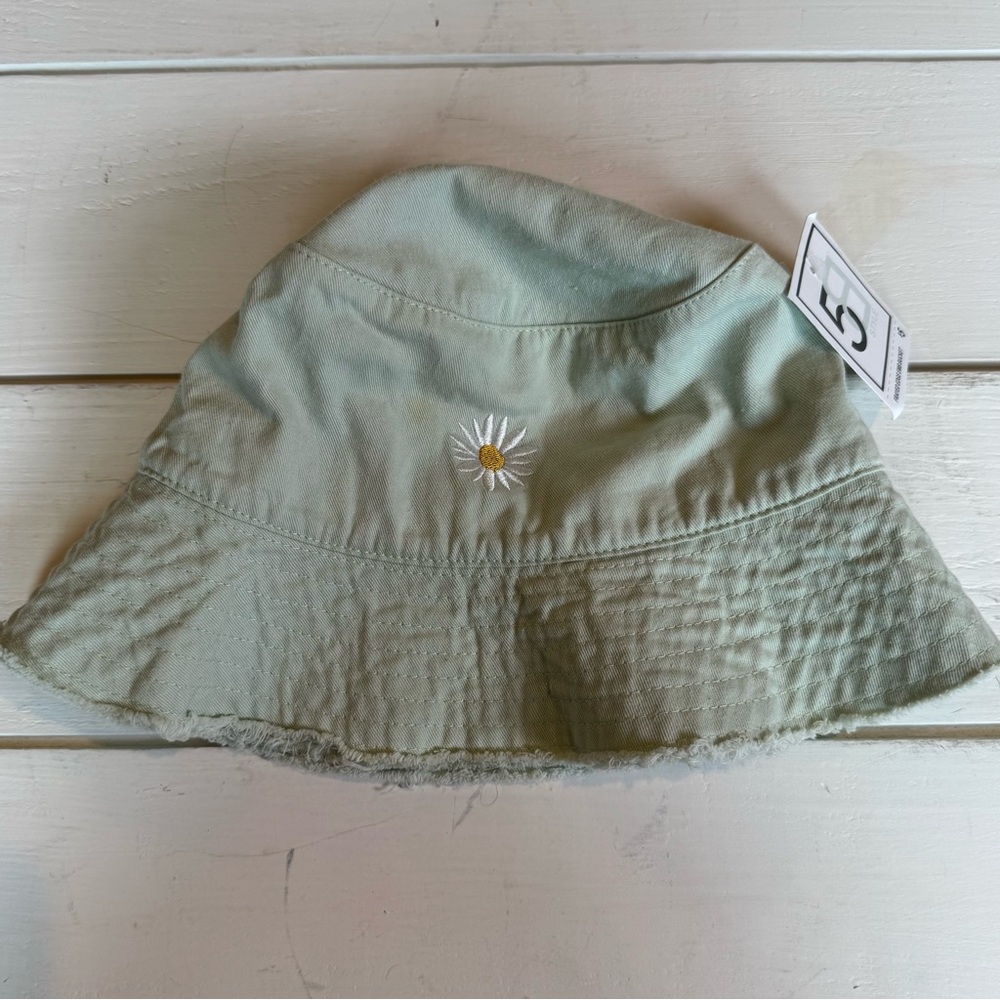 Green Bucket Hat with Daisy Embroidery